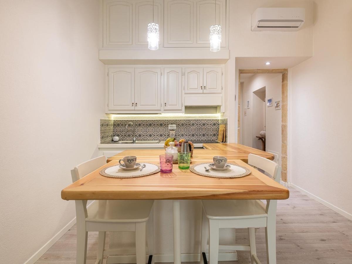 Marco'S Stylish Home In The Heart Of Cagliari Ngoại thất bức ảnh