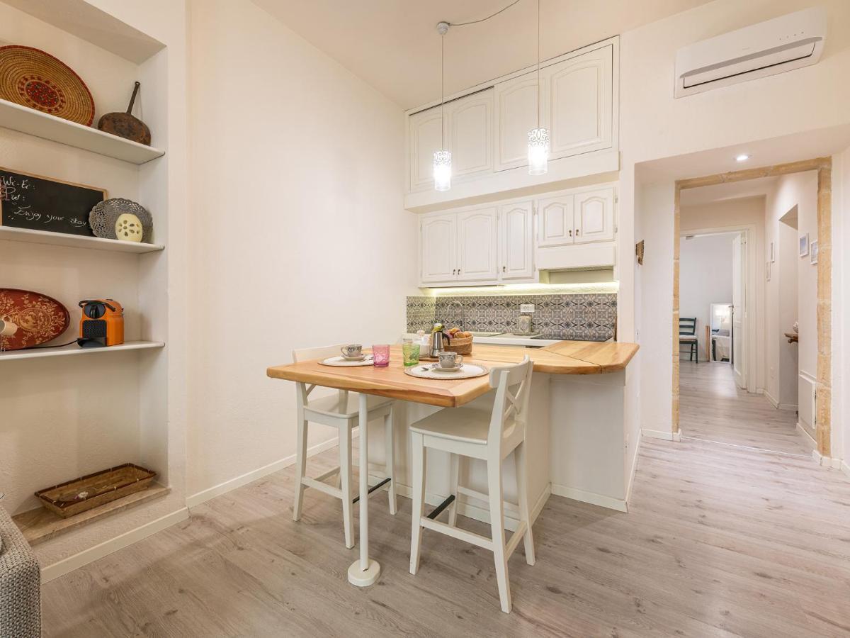 Marco'S Stylish Home In The Heart Of Cagliari Ngoại thất bức ảnh